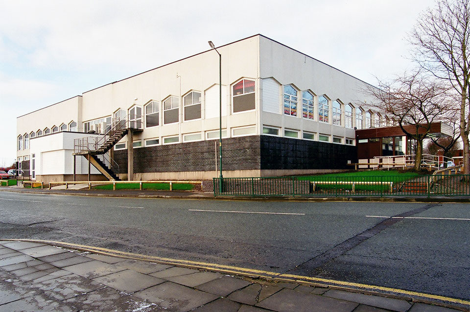 Radcliffe Swimming Baths Case Studies, Mainstream Modern