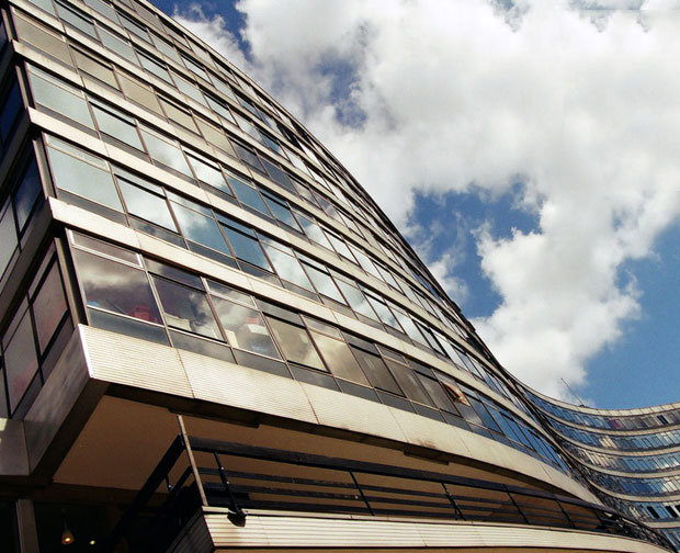 Gateway House Case Studies, Mainstream Modern